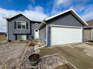 3109 30th St S, Moorhead, MN 56560