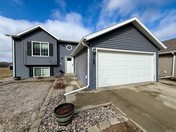 3109 30th St S, Moorhead, MN 56560
