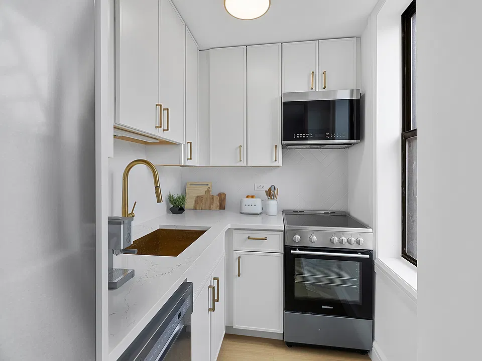 244 W 72nd St #2E