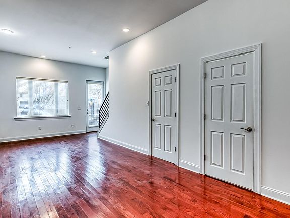 5th image of 1456 E Columbia Ave #I