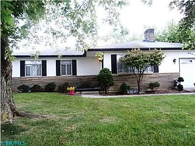 3233 Stephen Dr S photo 1