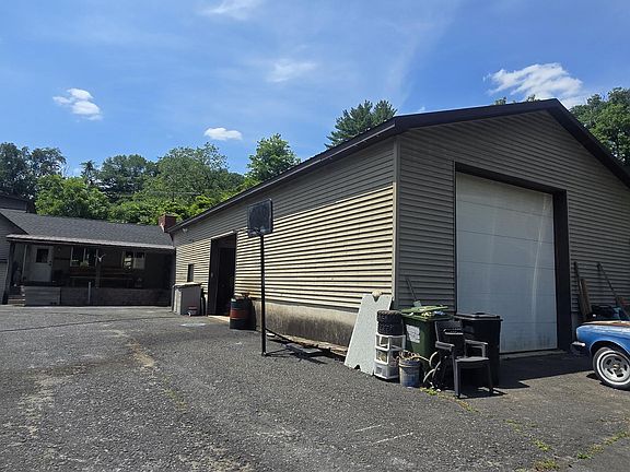 5th image of 135 Little Creek Ln