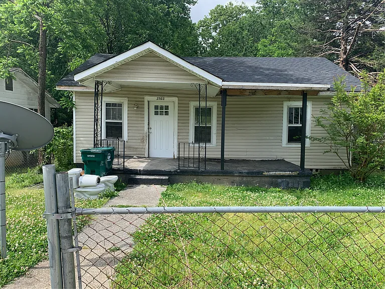 2702 Woodside St — Photo 7