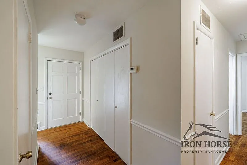3 bed, 2.5 bath, 1366 sqft, $2,300 — Photo 3
