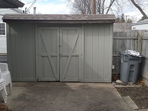 4th image of 410 James Dr