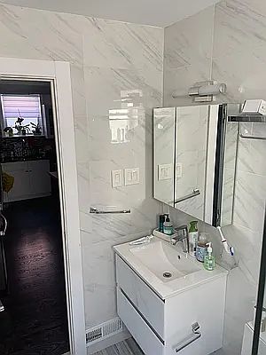 5th image of 2213 E 59th Pl #1G
