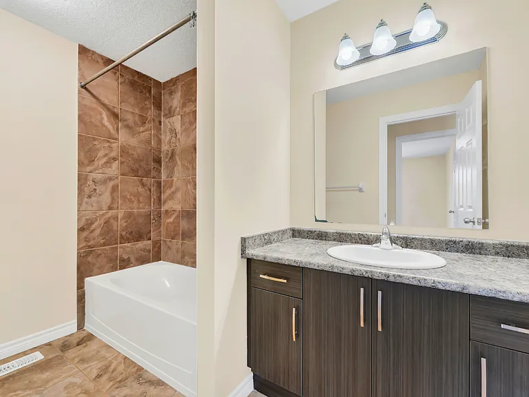 2050 Kains Rd #1814-1850 — Photo 8