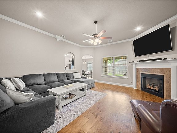 4th image of 3889 Solitude St