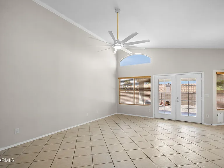 1214 E Beverly Ln — Photo 9