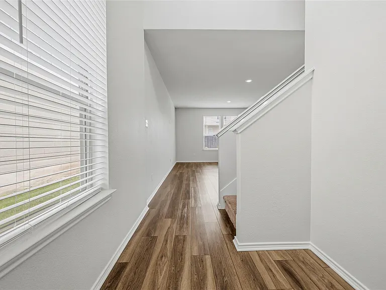 316 Stone Water Ln — Photo 5