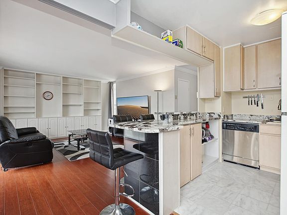 5th image of 950 25th St NW #1012