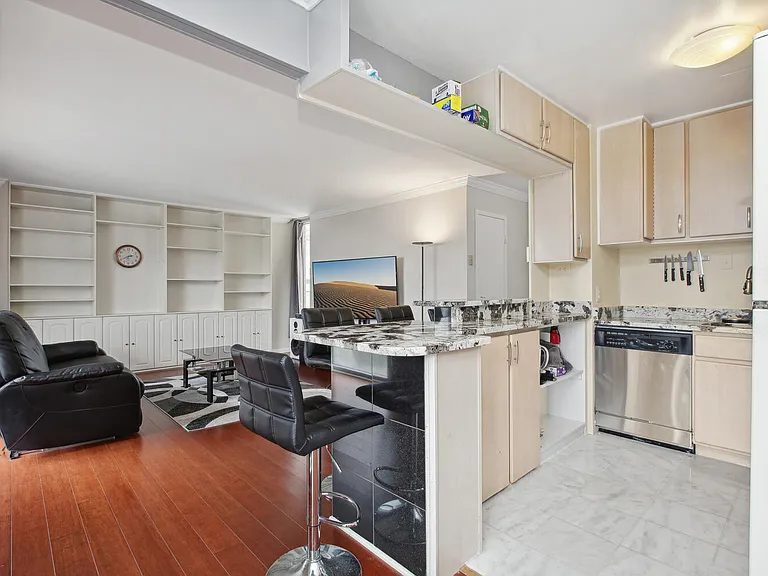 950 25th St NW #1012 — Photo 5