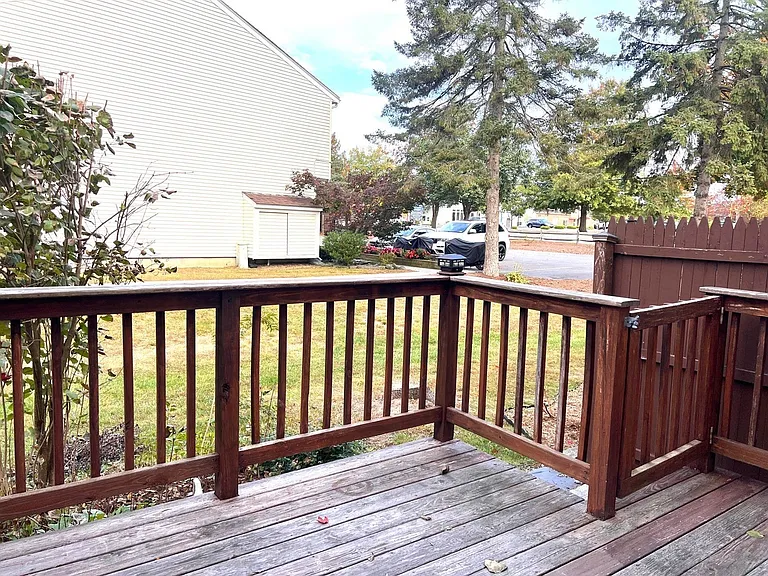 812 Court St #D — Photo 24