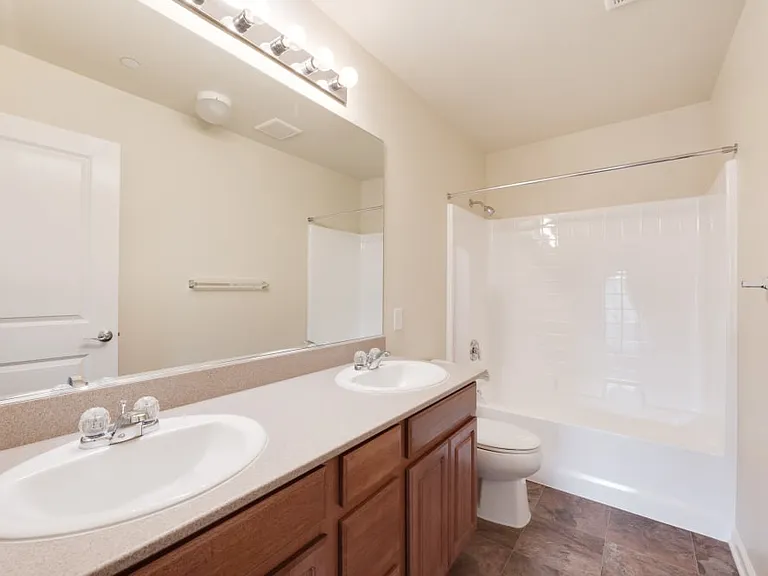 Catalina Heights - Military Housing — Photo 19