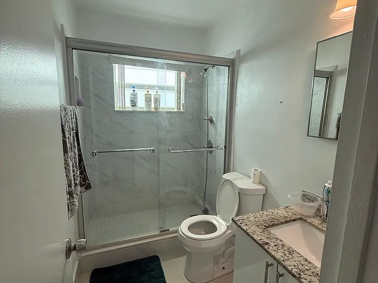 500 SW 27th Ter #3 — Photo 4