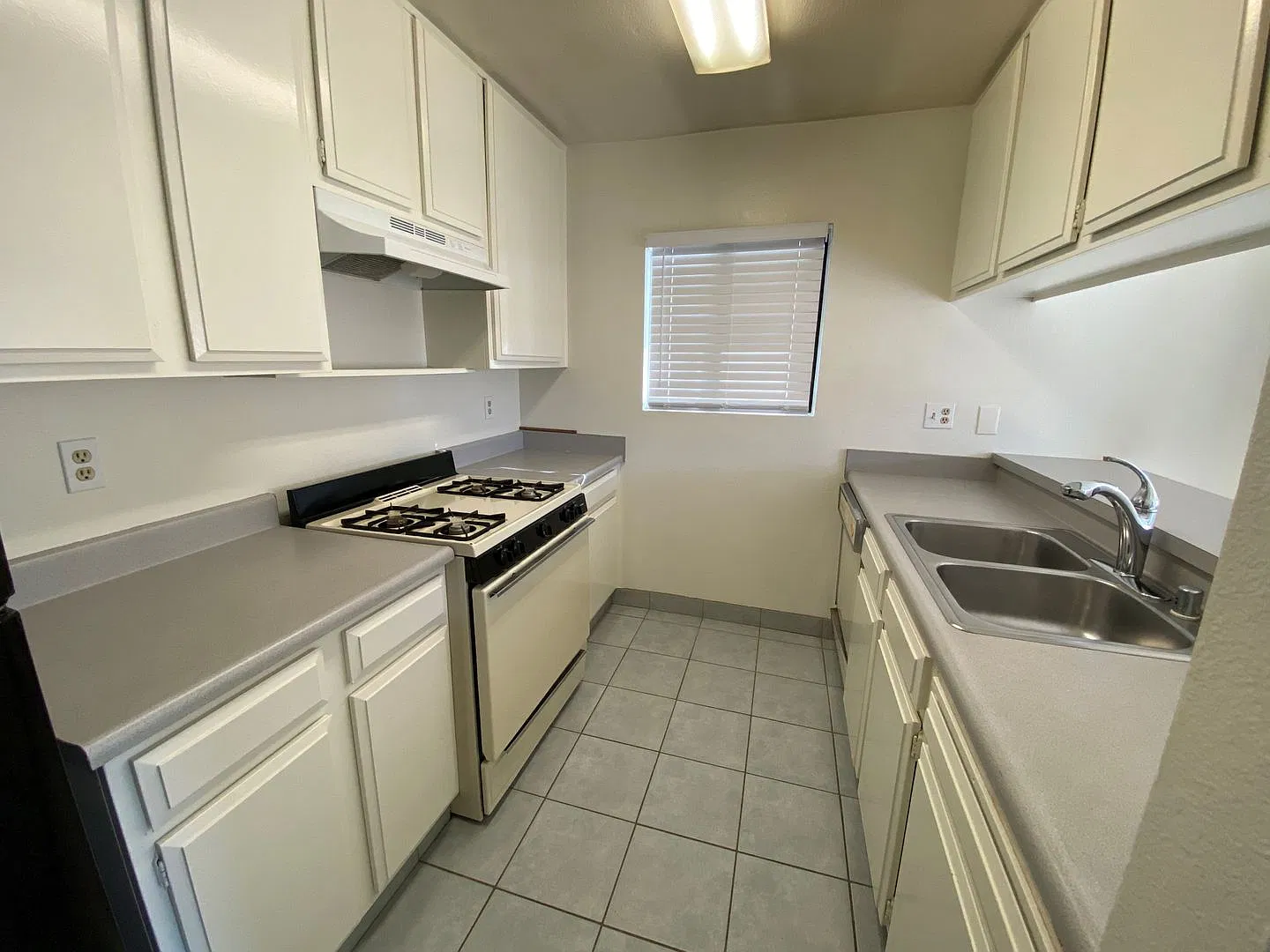 Quaint Beach Apartment! — Photo 4