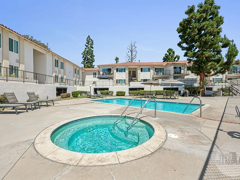 Belvedere Terrace — Photo 9