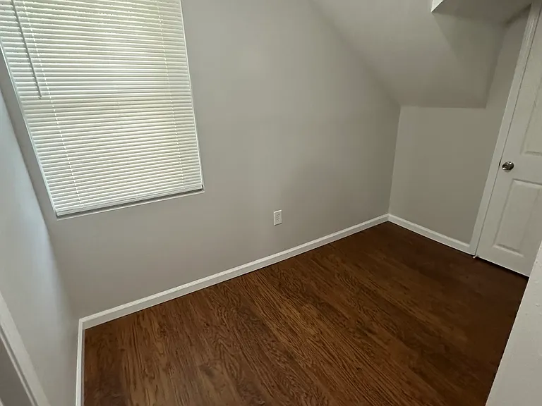 106 S Washington St — Photo 12