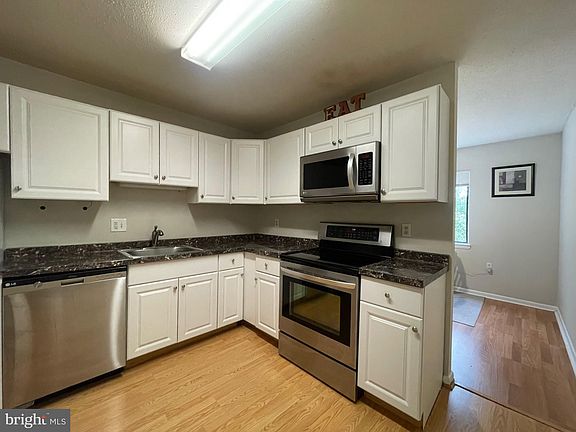 2nd image of 617 Center St APT 104
