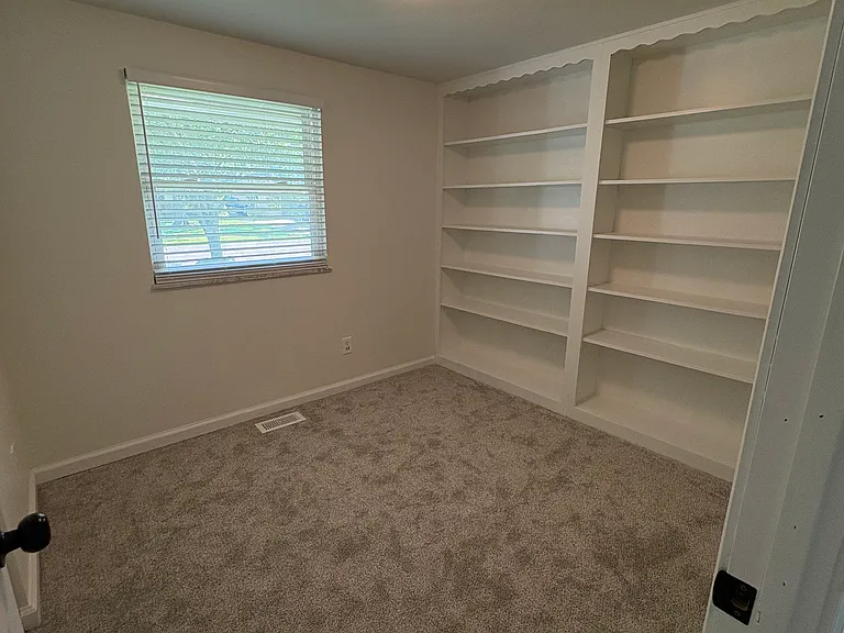 6337 Larcomb Dr — Photo 8
