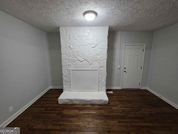 4th image of 527 Walton Rd