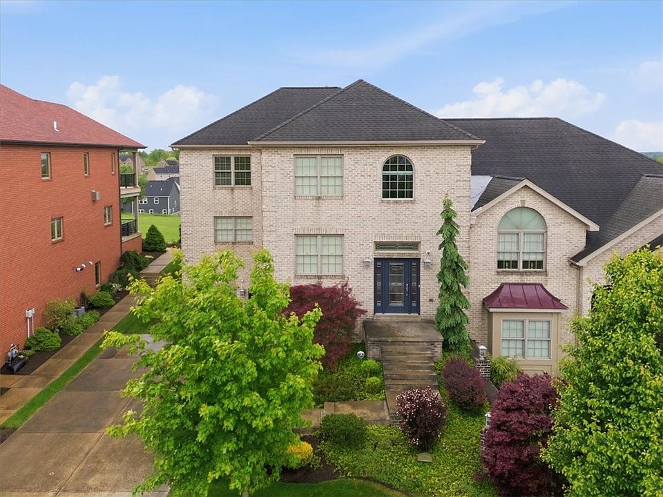 1st image of 1043 Blackthorne Dr