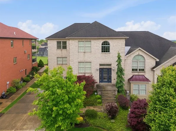 1043 Blackthorne Dr, Jeannette, PA 15644