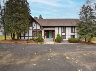 2 Twinbrooks Trl, Chester, NJ 07930