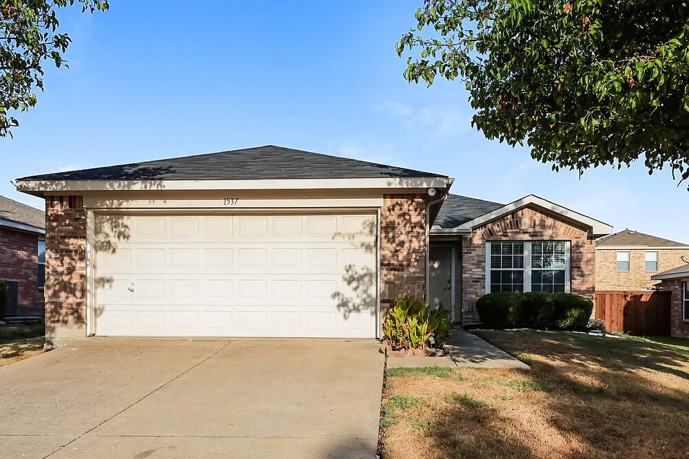 3 bed, 2.0 bath, 1428 sqft, $1,960 — Photo 1