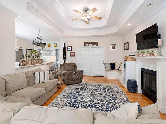 5th image of 132 Palmera Ln