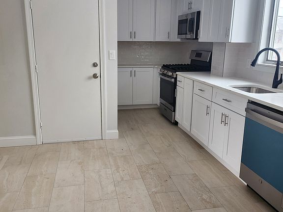 2nd image of 421 Salem St APT 3