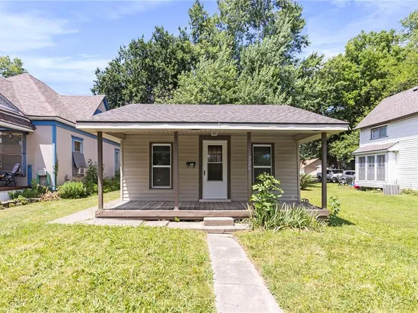 726 S Oak St, Ottawa, KS 66067