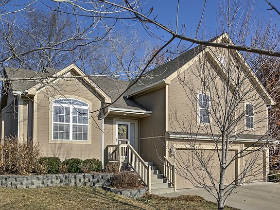 2nd image of 1032 Redwood Ln