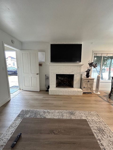 1st image of 206 Bay Ave E #A
