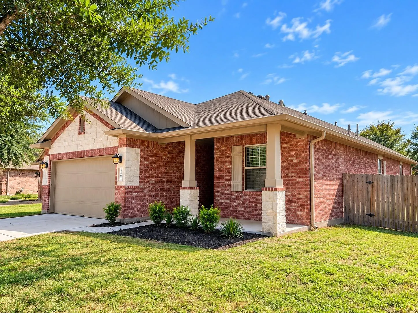 3 bed, 2.0 bath, 1566 sqft, $1,925 — Photo 3