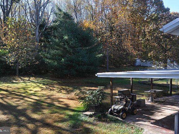 4th image of 155 Stence Ln