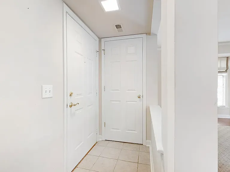 1121 Parkridge Ln #203 — Photo 5