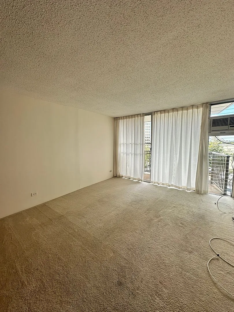 1050 Kinau St — Photo 2