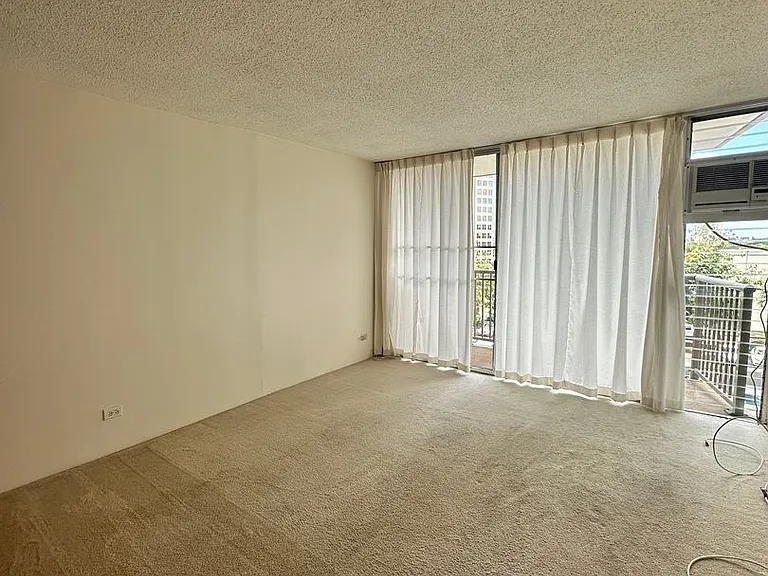 1050 Kinau St #401 — Photo 2