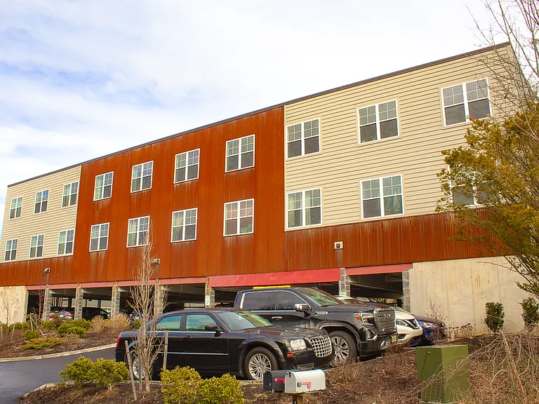 Hilltop — Photo 6