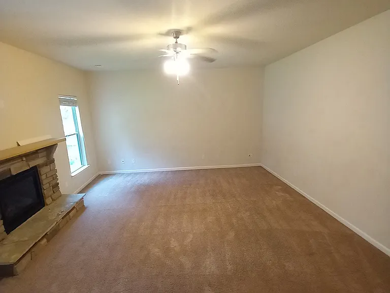 609 Angel Oak Ln — Photo 7