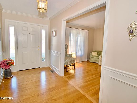 3rd image of 2826 Country Meadows Ln