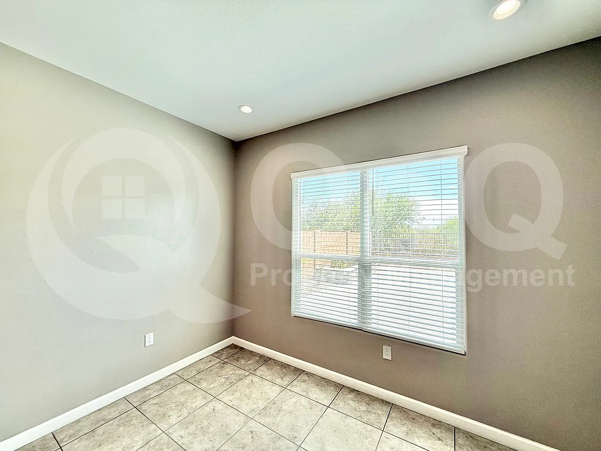 5 bed, 3.5 bath, 3311 sqft, $4,200 — Photo 4