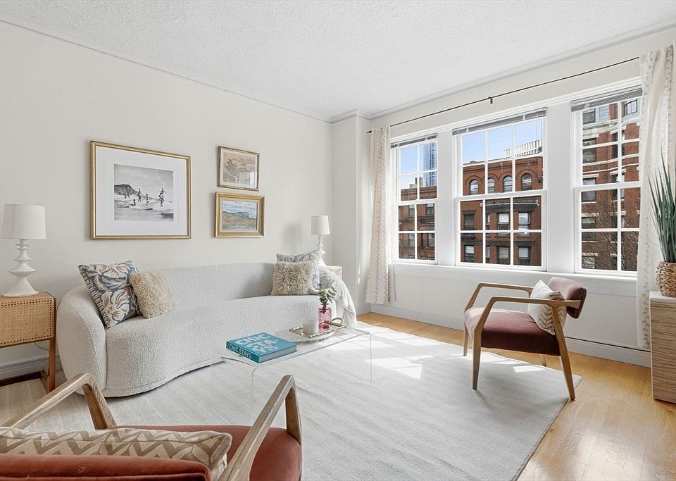 1st image of 534 Beacon St APT 403