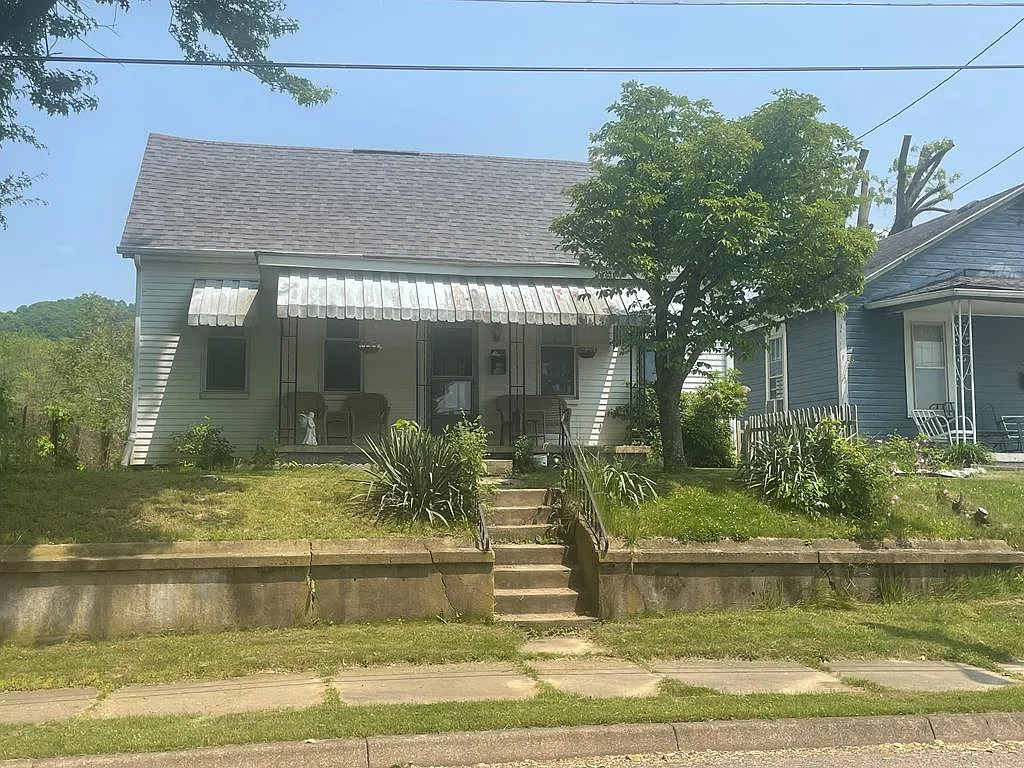 6 CYPRESS AVE photo 1