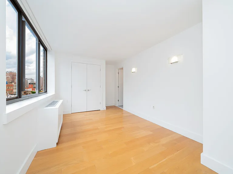 250 W 19th St #5B — Photo 4