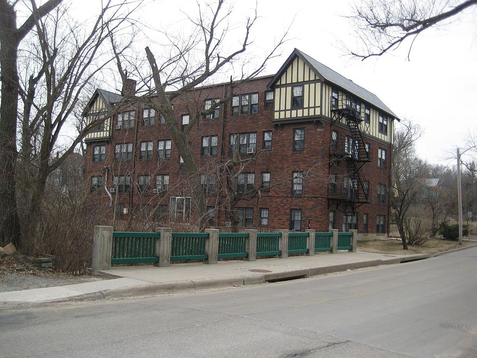 1st image of 20 Evans St APT 2A
