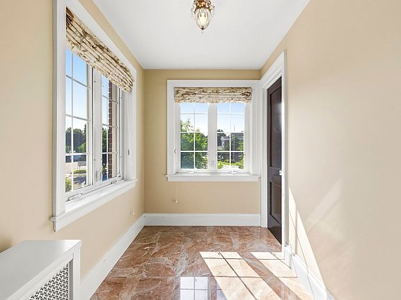 5th image of 298 Main St APT 31
