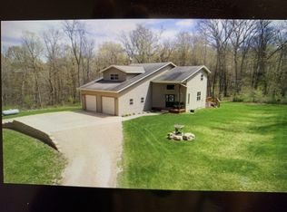 1884 W Timber Dr, Platteville, WI 53818