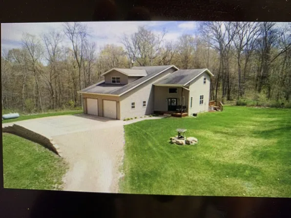 1884 W Timber Dr, Platteville, WI 53818